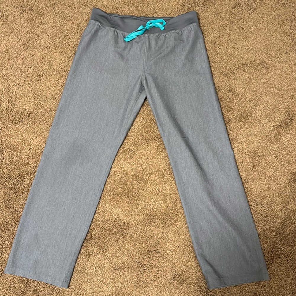 Women’s figs pants